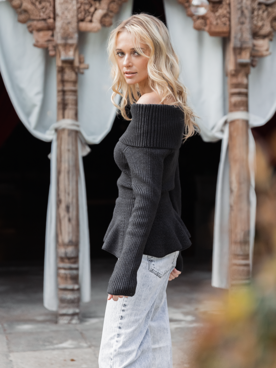 BLACK ADELA SWEATER