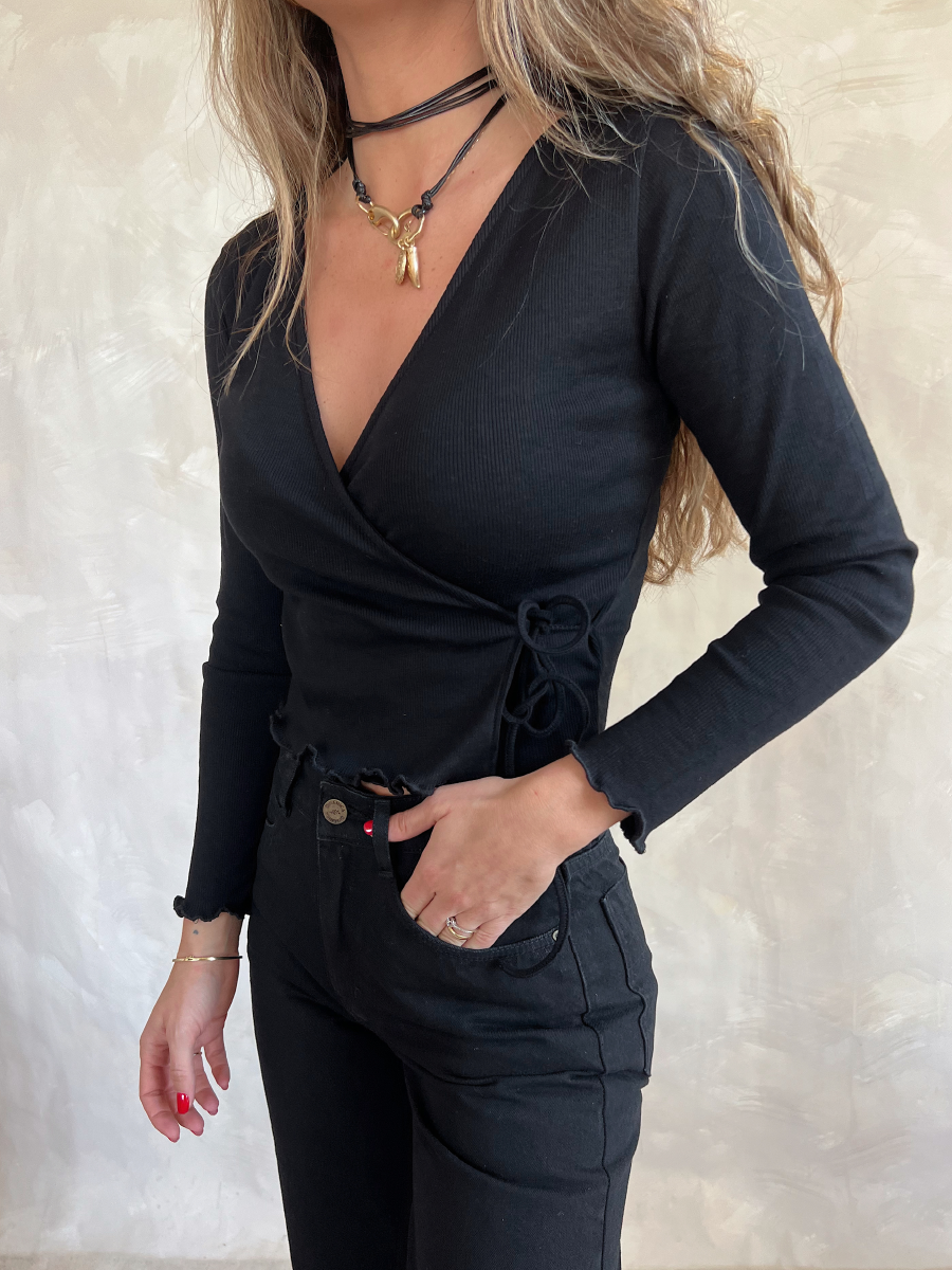 BLACK MATILDE TOP